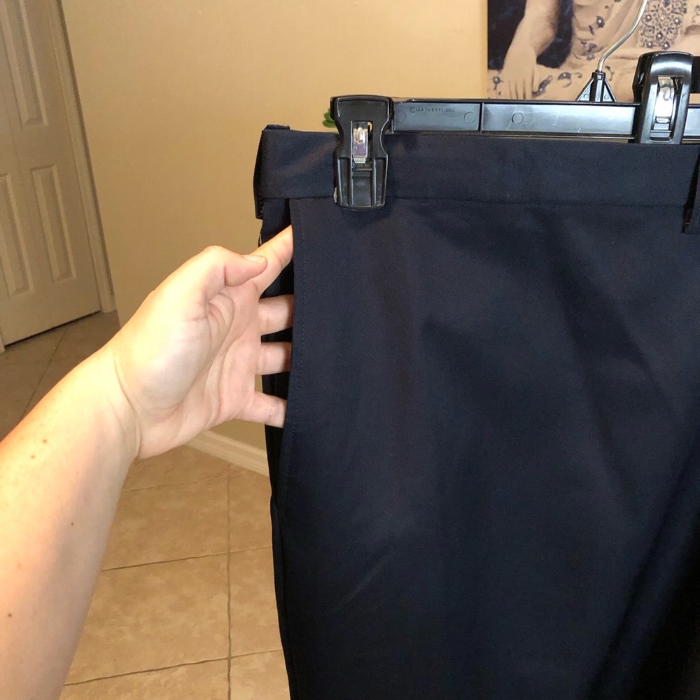 NWT Haggar Clothing Shorts - 60 - Picture 3 of 9
